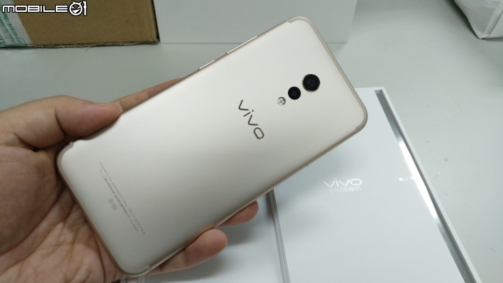 [開箱]VIVO XPLAY6 四曲面螢幕 6GB+128GB / 4G+3G雙卡雙待 簡單分享~