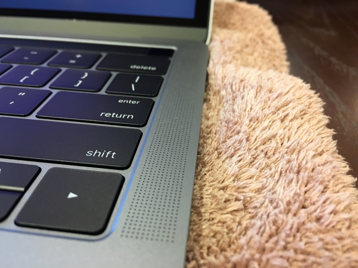 <銀座>2016 MacBook Pro with touch bar(美式鍵盤)開箱，日本購買心得