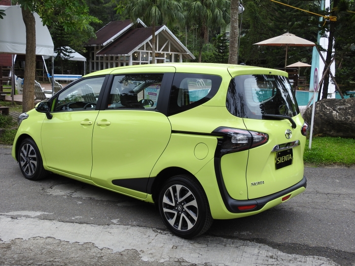翻轉大空間，樂活每一天，新世代休旅"TOYOTA SIENTA"...試駕體驗心得