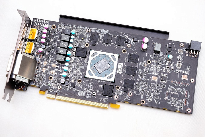平價 RX470 比拚，撼訊紅龍版 RX470 4GB 對決微星鎧甲虎 RX470 Armor 4GB