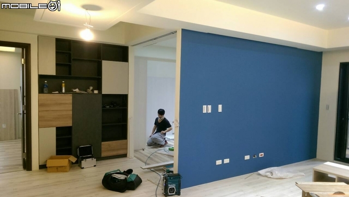 請益求推薦 --北歐風搭配的沙發詢問??  現在牆面已漆藍色(附照片) 求沙發配色建議