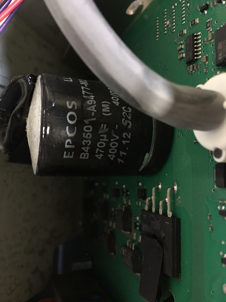 洗衣機插錯電~有個電子零件爆掉~請幫忙