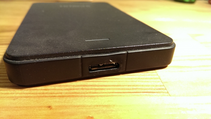 我的外接硬碟的micro-b連接線熔毀了