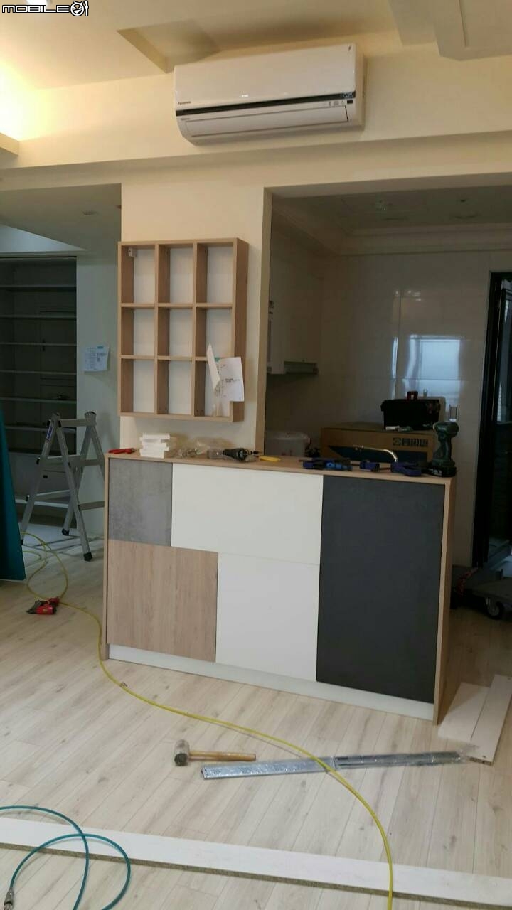 請益求推薦 --北歐風搭配的沙發詢問??  現在牆面已漆藍色(附照片) 求沙發配色建議