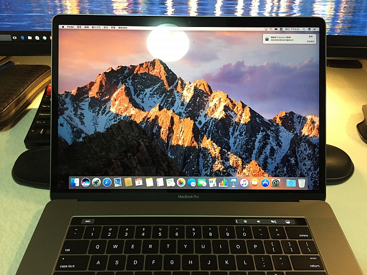 [開箱] Macbook Pro 15" 2016 with Touch Bar