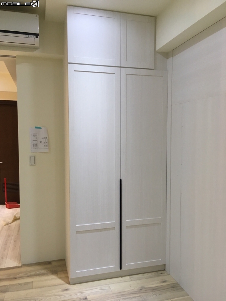 請益求推薦 --北歐風搭配的沙發詢問??  現在牆面已漆藍色(附照片) 求沙發配色建議