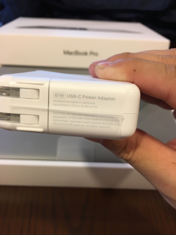 <銀座>2016 MacBook Pro with touch bar(美式鍵盤)開箱，日本購買心得