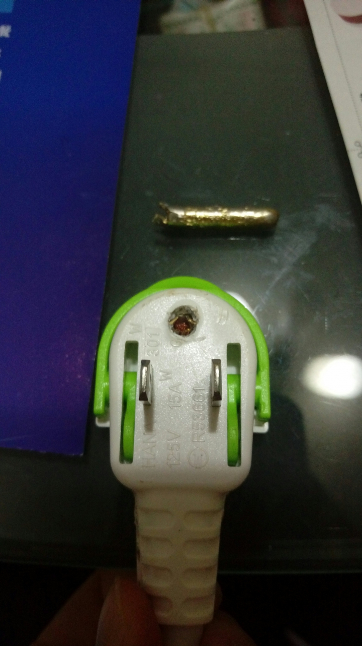 三孔延長線圓孔拔壞