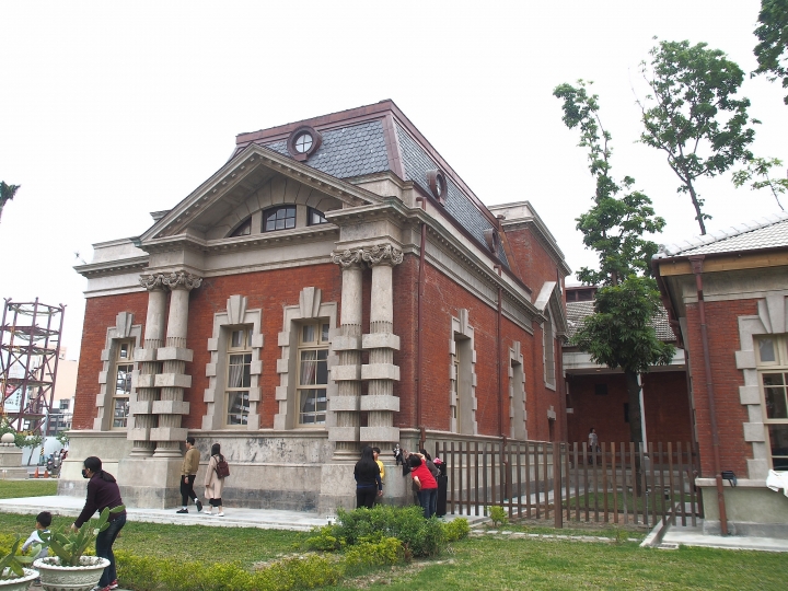 是瘋了嗎，竟然可以上法院玩耍?? -- 臺南市 中西區 原臺南地方法院