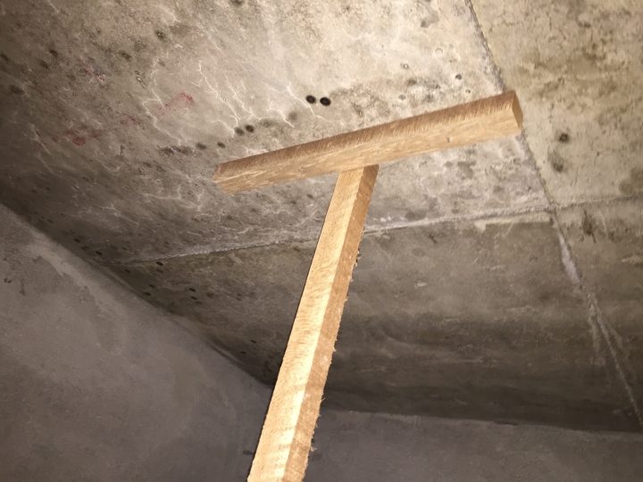 急!!!求助!!!!新成屋的維修孔拍到的情況