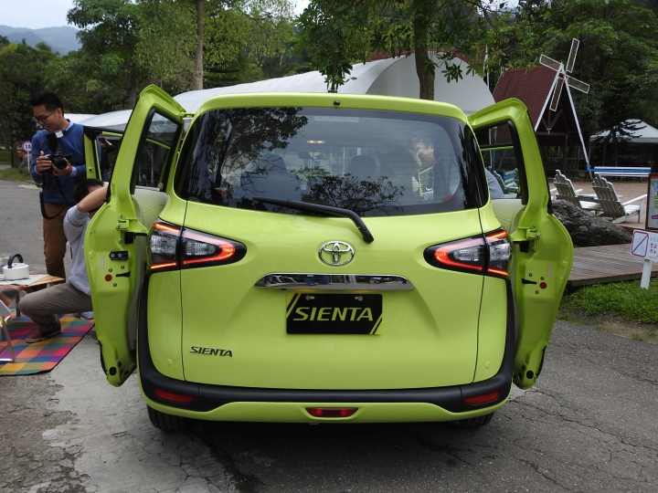 翻轉大空間，樂活每一天，新世代休旅"TOYOTA SIENTA"...試駕體驗心得