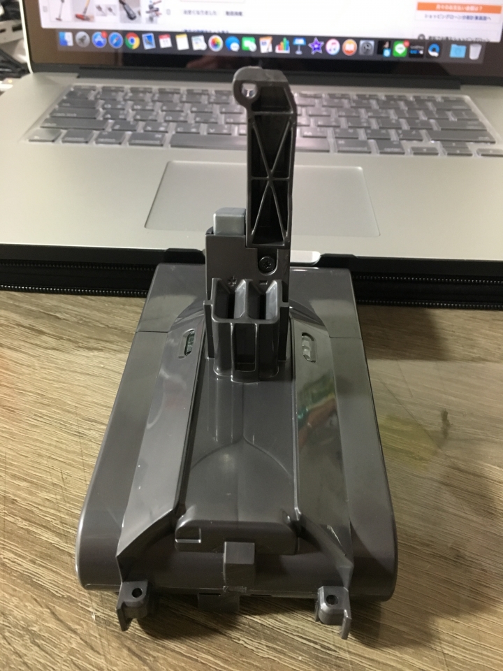 在日本買了DYSON SV10 但現在卻怎麼樣都充不了電，請問到哪邊可以買到電池？