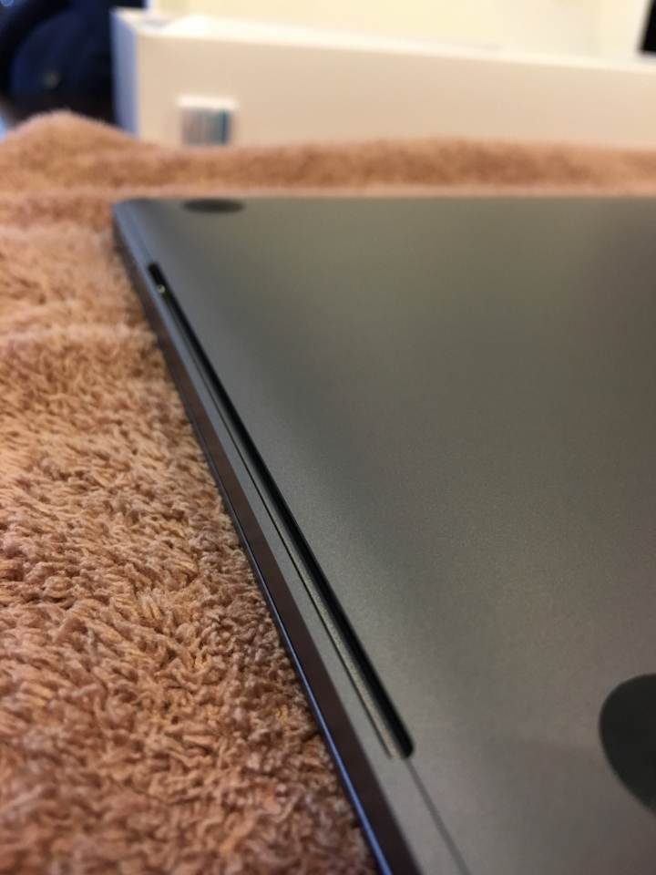 <銀座>2016 MacBook Pro with touch bar(美式鍵盤)開箱，日本購買心得