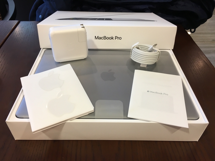 <銀座>2016 MacBook Pro with touch bar(美式鍵盤)開箱，日本購買心得