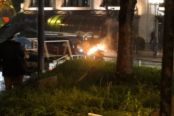 重機在眼前發爐了