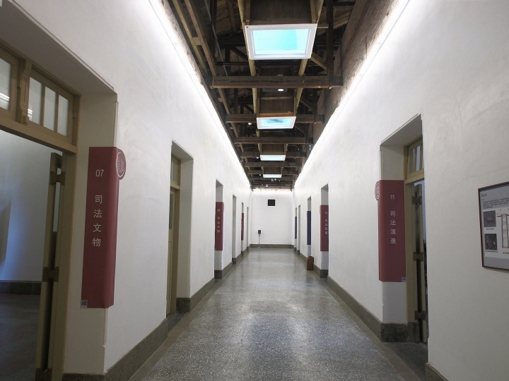 是瘋了嗎，竟然可以上法院玩耍?? -- 臺南市 中西區 原臺南地方法院