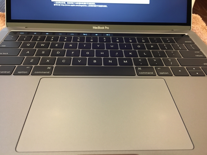 <銀座>2016 MacBook Pro with touch bar(美式鍵盤)開箱，日本購買心得