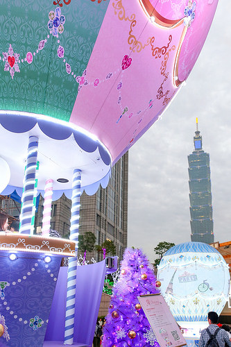【玩 台北】信義區 遇見"愛Sharing 2016"。走我們一去逛信義商圈。繽紛聖誕信義商圈(中篇)