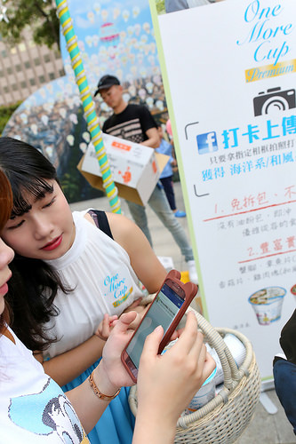 【玩 台北】信義區 遇見"愛Sharing 2016"。走我們一去逛信義商圈。繽紛聖誕信義商圈(中篇)