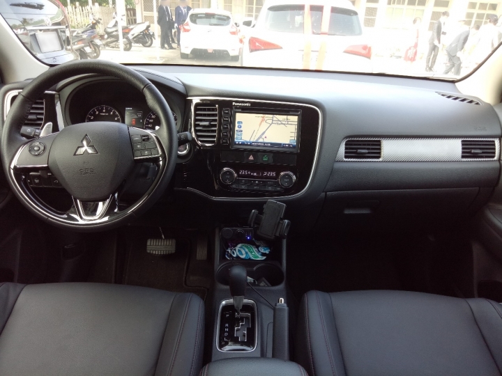 New Outlander遲來的開箱-禮車記