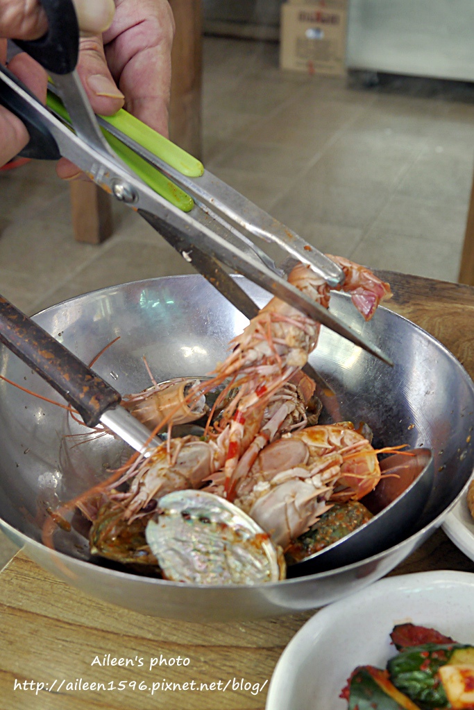 [濟州島] 鮑魚滿滿一大鍋的기억나는집（記住我家）海鮮鍋,讓人滿足的美味！！