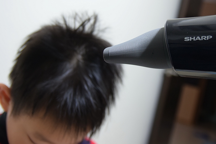 吹髮也可以是種享受 SHARP自動除菌離子吹風機 給家人暖暖又美美的體驗