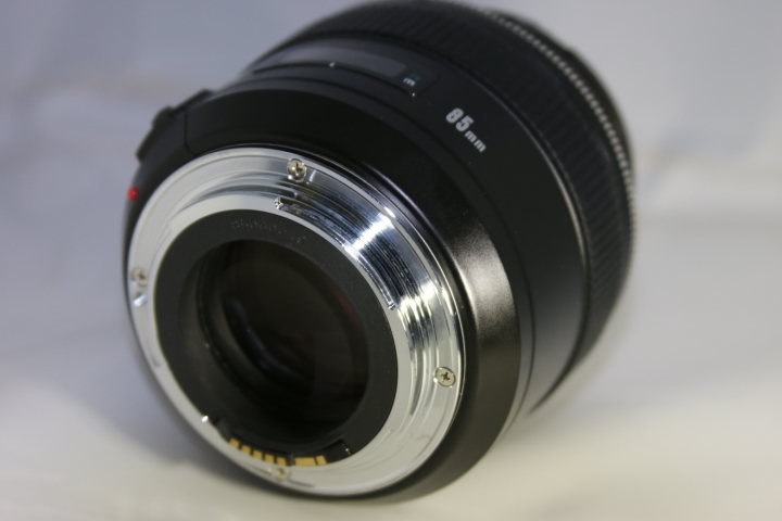 永諾YONGNUO最新山寨(?)力作-YN85mm f1.8 鏡頭開箱