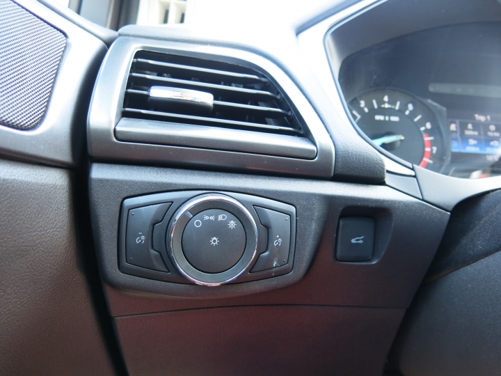 2016 Ford Mondeo ( 美國版 Fusion SE ) 二手開箱