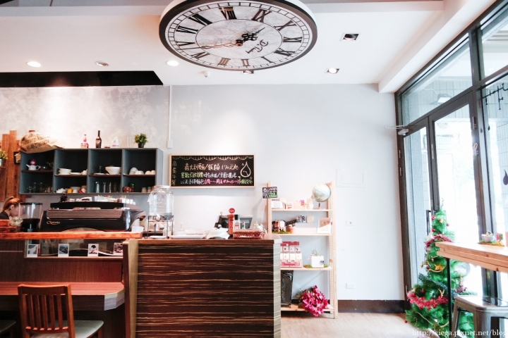 【高雄前金│早午餐】Café De Timing 滴時刻│舊公寓新設計，一杯咖啡一塊蛋糕的午後好愜意│餐點採現點現做，店家自製手桿麵包和甜點，近美麗島站