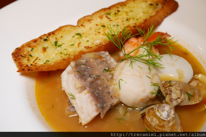 【食記】台中森米歐陸創意料理-微法式的高級滋味/松露燉飯/核桃木燻烤牛小排*寵物友善