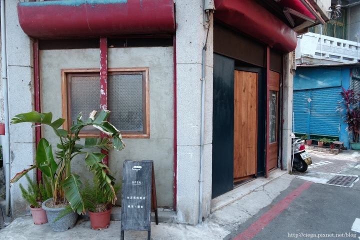 【台南北區│甜點】代謝俱樂部│走進民宅內的質感私房小店，各式手工甜鹹派和蛋糕看似簡單卻讓人驚喜│沒有明顯的招牌和指示，散著步找找吧!