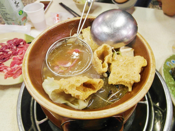 【玩 新北】三重區"霸味薑母鴨總店"冬天就是要吃薑母鴨啊。湯頭濃郁卻不膩霸味當之無愧~