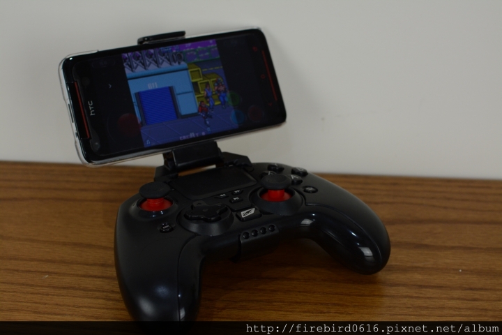 [爆肝開箱]Android電視盒玩小雞模擬器必備-- 雷爵RockTek GP500藍牙搖桿手把