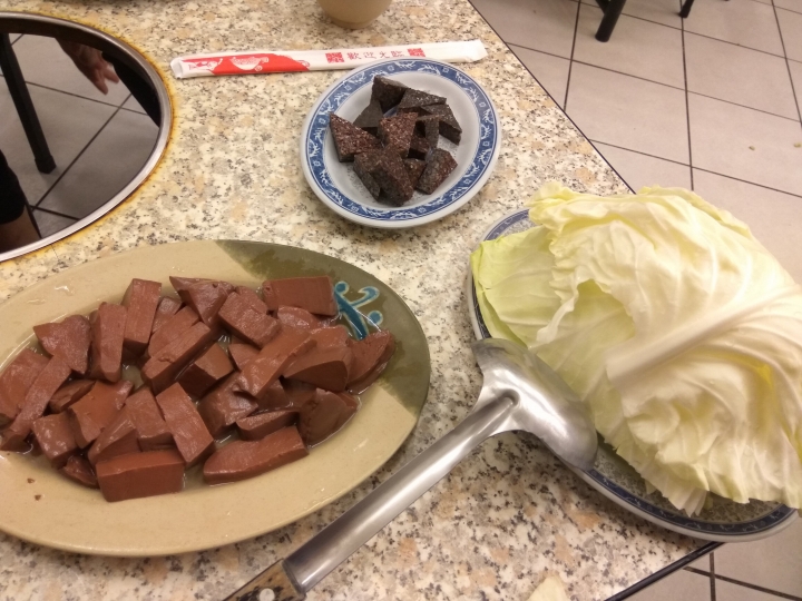 [薑母鴨]霸味薑母鴨食記~天冷進補~湯頭好喝~好溫暖喔~