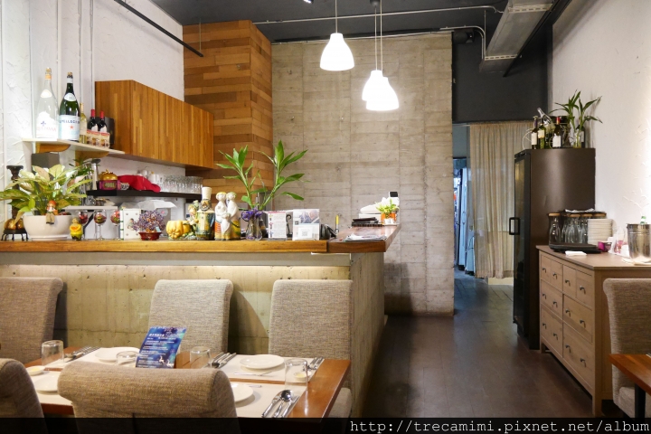 【食記】台中森米歐陸創意料理-微法式的高級滋味/松露燉飯/核桃木燻烤牛小排*寵物友善