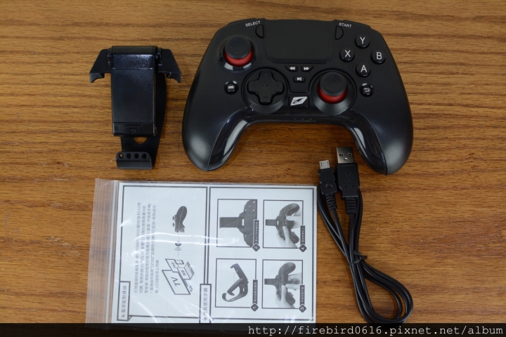 [爆肝開箱]Android電視盒玩小雞模擬器必備-- 雷爵RockTek GP500藍牙搖桿手把