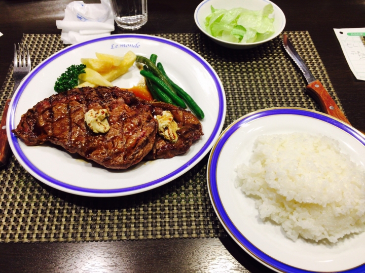 【美食。食記】東京 新宿 肉質頗優 醬汁濃香 ル・モンド 新宿店 法式牛排 推薦 女性 划算 商業午餐 日本女生