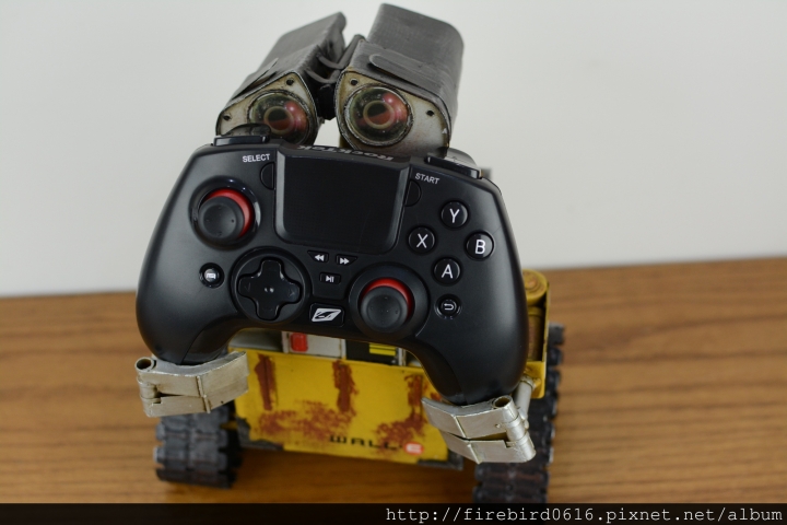 [爆肝開箱]Android電視盒玩小雞模擬器必備-- 雷爵RockTek GP500藍牙搖桿手把