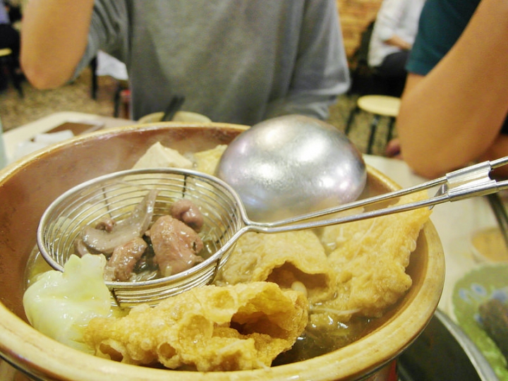 【玩 新北】三重區"霸味薑母鴨總店"冬天就是要吃薑母鴨啊。湯頭濃郁卻不膩霸味當之無愧~