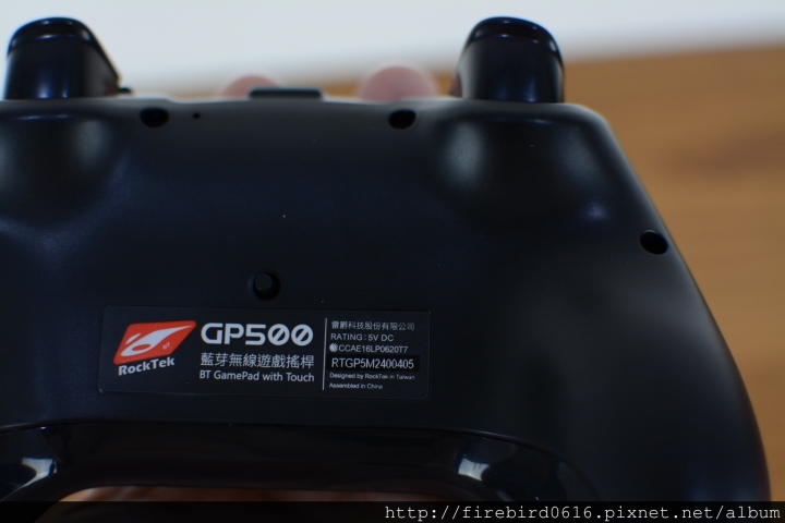 [爆肝開箱]Android電視盒玩小雞模擬器必備-- 雷爵RockTek GP500藍牙搖桿手把