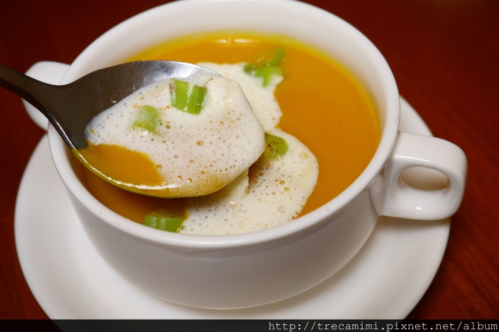 【食記】台中森米歐陸創意料理-微法式的高級滋味/松露燉飯/核桃木燻烤牛小排*寵物友善