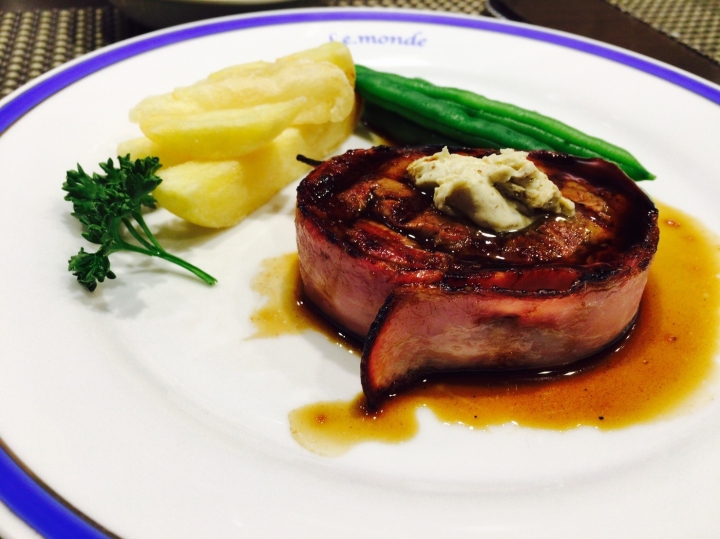【美食。食記】東京 新宿 肉質頗優 醬汁濃香 ル・モンド 新宿店 法式牛排 推薦 女性 划算 商業午餐 日本女生