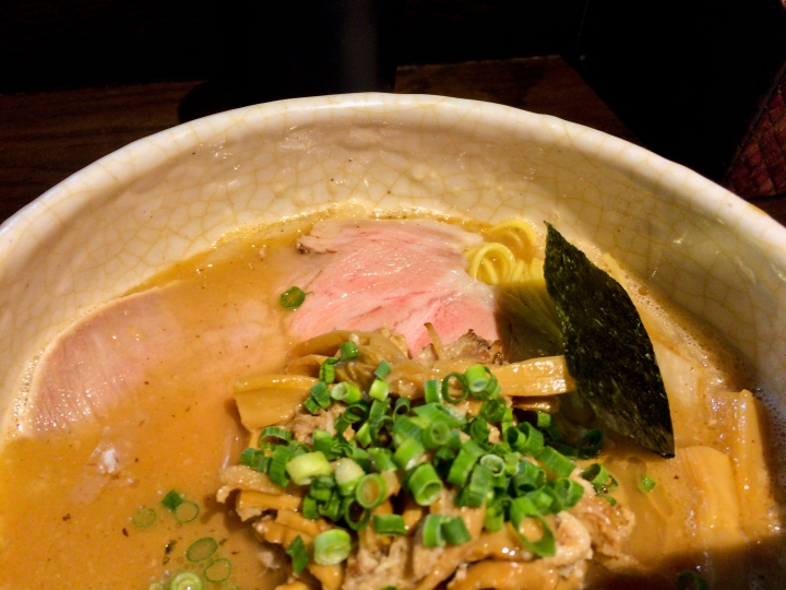 【美食。食記】東京 高田馬場 膠質濃厚 魚介飄香 俺の空  拉麵 女性 推薦 女生