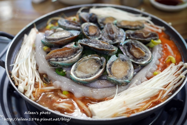 [濟州島] 鮑魚滿滿一大鍋的기억나는집（記住我家）海鮮鍋,讓人滿足的美味！！