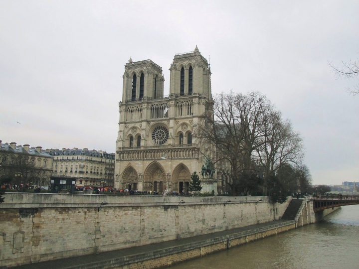 【Paris．走跳】巴黎聖母院尋找鐘樓怪人與莎士比亞老書店傳奇Notre-Dame