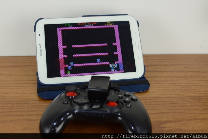 [爆肝開箱]Android電視盒玩小雞模擬器必備-- 雷爵RockTek GP500藍牙搖桿手把