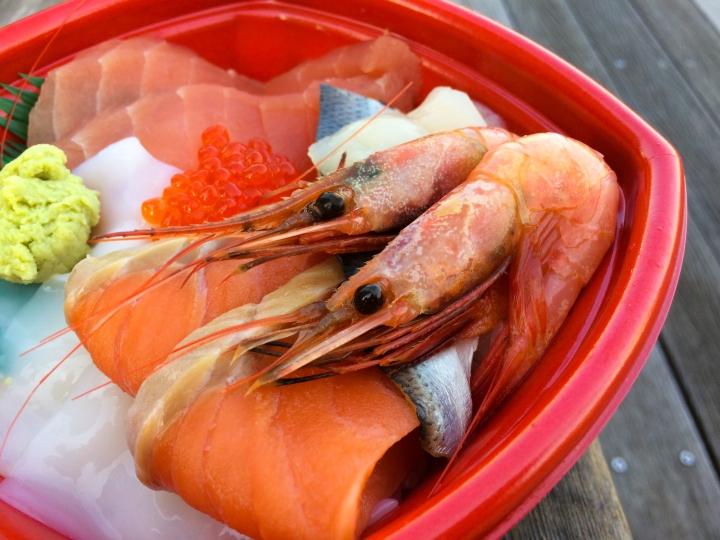 【美食。食記】東京 港南 魚料新鮮 份量剛好 丼丸 便當 海鮮丼 海景 推薦 划算 便宜 生魚片