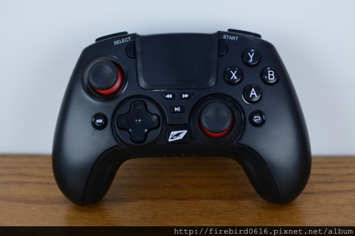 [爆肝開箱]Android電視盒玩小雞模擬器必備-- 雷爵RockTek GP500藍牙搖桿手把