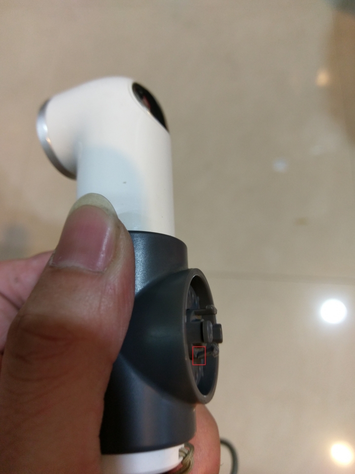 HTC RE裝原廠單車桿固定器斷裂摔到算人損嗎....