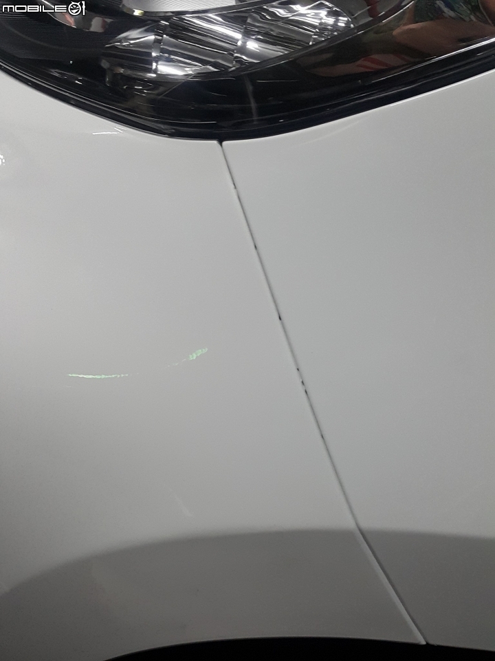 去裝個LED大燈,拆前保桿施工後車漆受損
